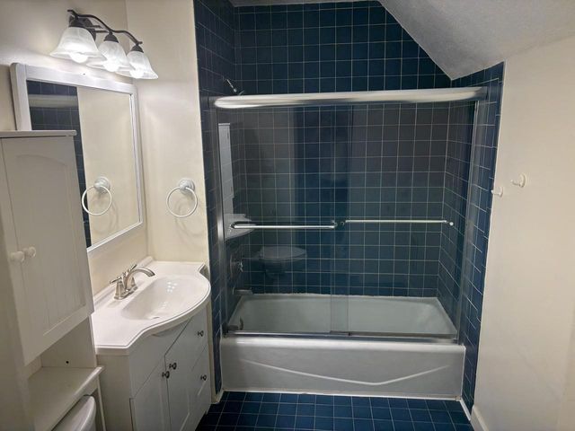 318 N Hartwell AVENUE, Waukesha, WI 53186