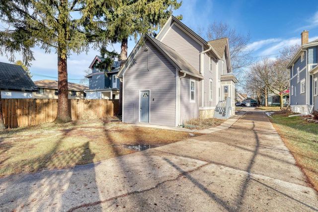 318 N Hartwell AVENUE, Waukesha, WI 53186