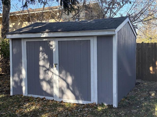 318 N Hartwell AVENUE, Waukesha, WI 53186