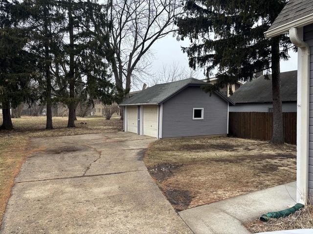 318 N Hartwell AVENUE, Waukesha, WI 53186