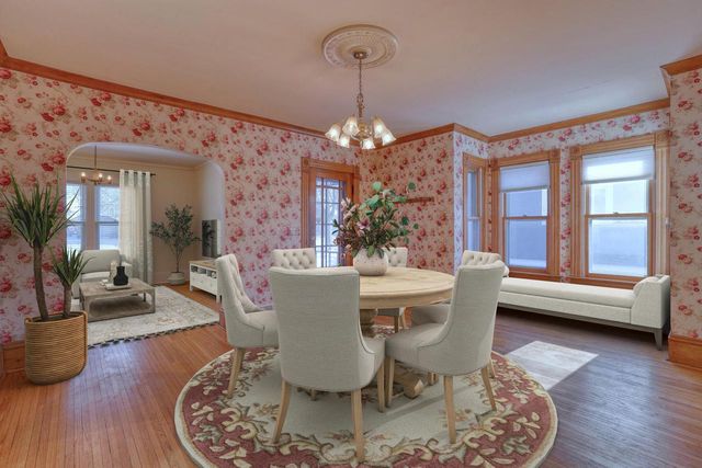 318 N Hartwell AVENUE, Waukesha, WI 53186