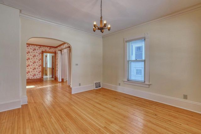 318 N Hartwell AVENUE, Waukesha, WI 53186