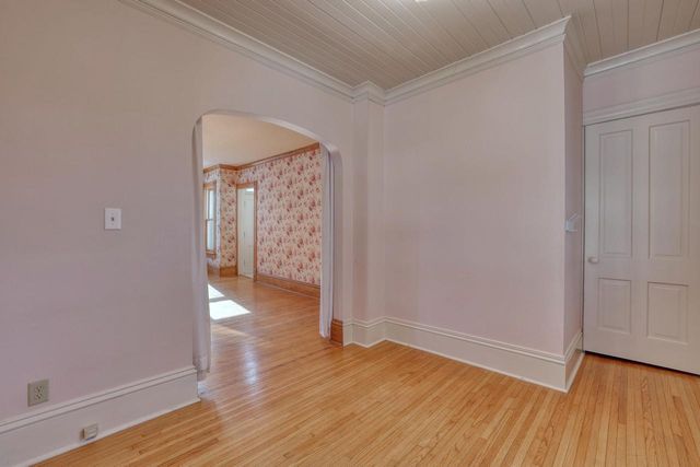 318 N Hartwell AVENUE, Waukesha, WI 53186