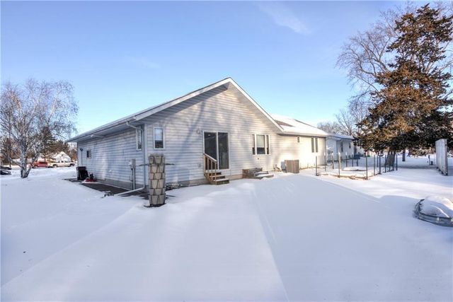 1517 E Clairemont Avenue, Eau Claire, WI 54701