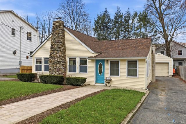 15 Crystal Court, Greenwood Lake, NY 10925