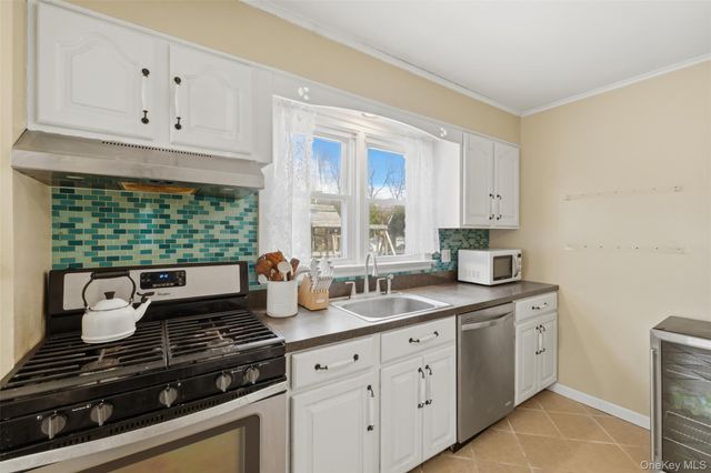 15 Crystal Court, Greenwood Lake, NY 10925