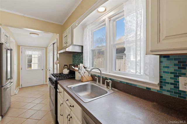 15 Crystal Court, Greenwood Lake, NY 10925