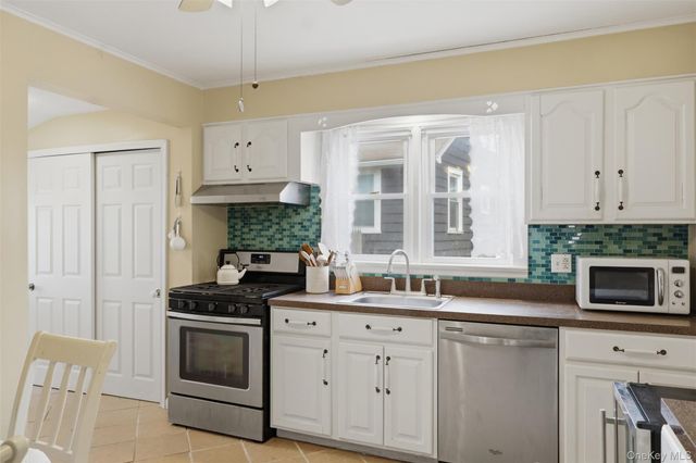 15 Crystal Court, Greenwood Lake, NY 10925
