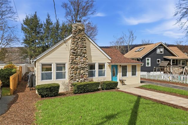 15 Crystal Court, Greenwood Lake, NY 10925