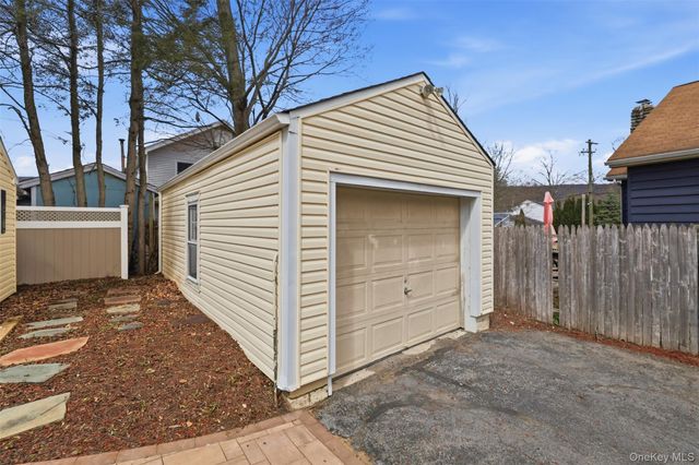15 Crystal Court, Greenwood Lake, NY 10925