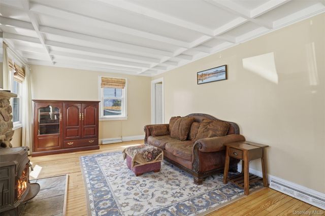 15 Crystal Court, Greenwood Lake, NY 10925