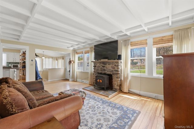 15 Crystal Court, Greenwood Lake, NY 10925