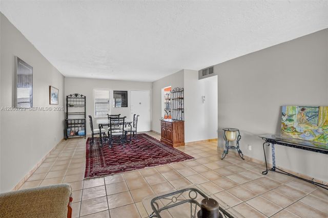 2811 Somerset Drive 405, Lauderdale Lakes, FL 33311