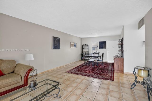 2811 Somerset Drive 405, Lauderdale Lakes, FL 33311