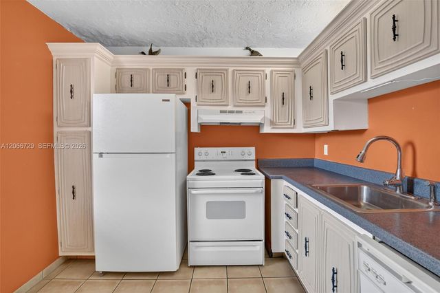 2811 Somerset Drive 405, Lauderdale Lakes, FL 33311