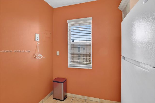 2811 Somerset Drive 405, Lauderdale Lakes, FL 33311