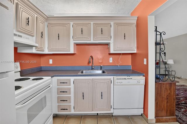 2811 Somerset Drive 405, Lauderdale Lakes, FL 33311