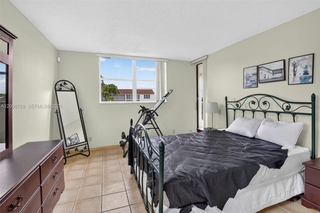 2811 Somerset Drive 405, Lauderdale Lakes, FL 33311