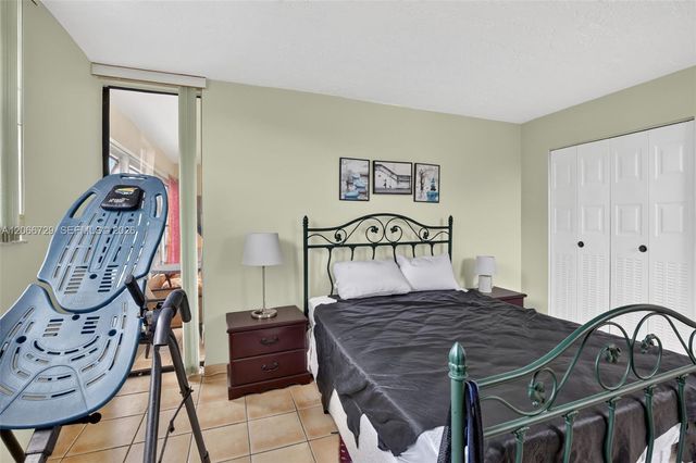 2811 Somerset Drive 405, Lauderdale Lakes, FL 33311