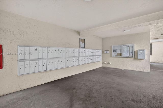 2811 Somerset Drive 405, Lauderdale Lakes, FL 33311