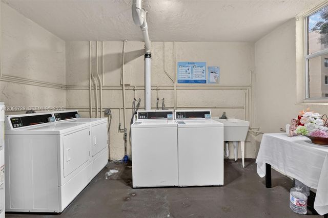 2811 Somerset Drive 405, Lauderdale Lakes, FL 33311
