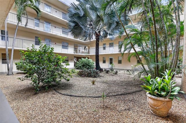 2811 Somerset Drive 405, Lauderdale Lakes, FL 33311