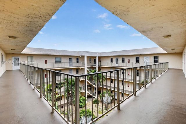 2811 Somerset Drive 405, Lauderdale Lakes, FL 33311