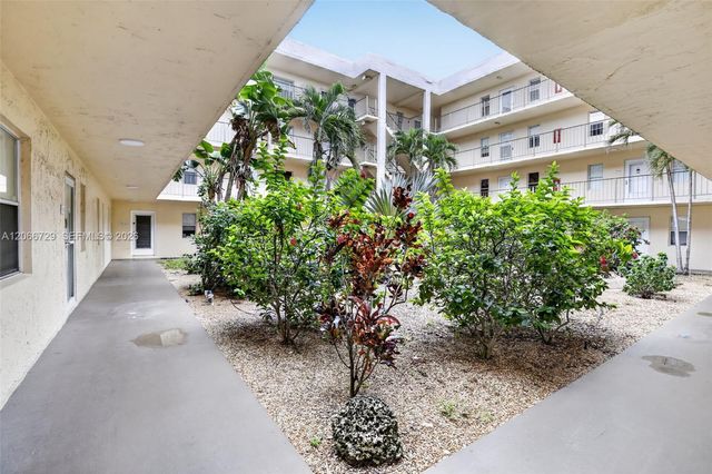 2811 Somerset Drive 405, Lauderdale Lakes, FL 33311