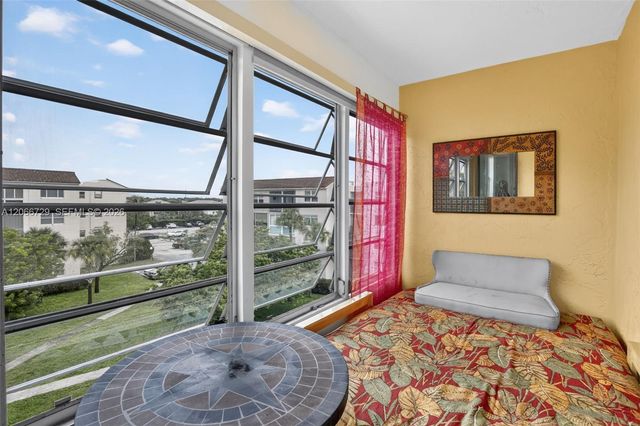 2811 Somerset Drive 405, Lauderdale Lakes, FL 33311
