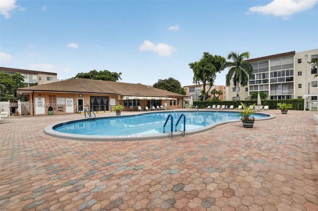 2811 Somerset Drive 405, Lauderdale Lakes, FL 33311