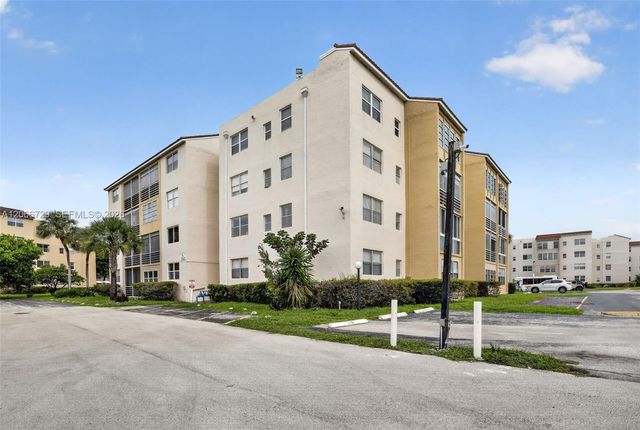 2811 Somerset Drive 405, Lauderdale Lakes, FL 33311