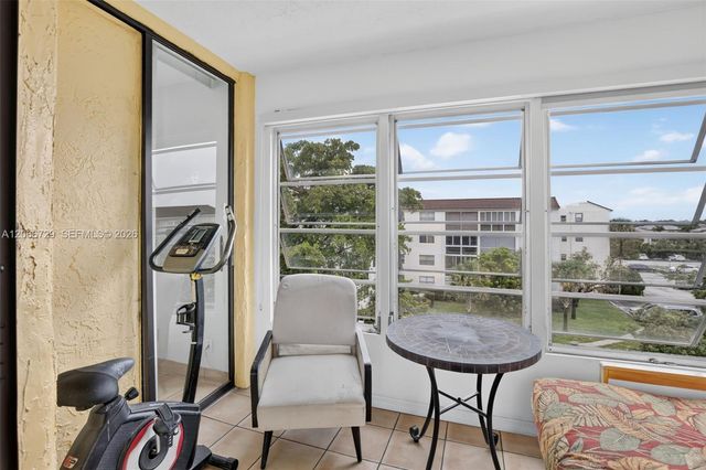 2811 Somerset Drive 405, Lauderdale Lakes, FL 33311