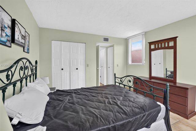 2811 Somerset Drive 405, Lauderdale Lakes, FL 33311