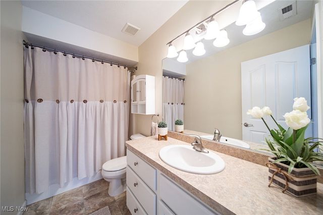 714 Rivers Edge Lane, Painesville, OH 44077