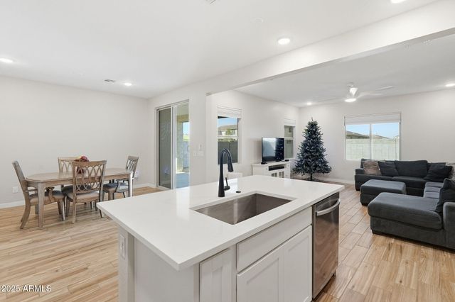 18156 W LARKSPUR Drive, Goodyear, AZ 85338