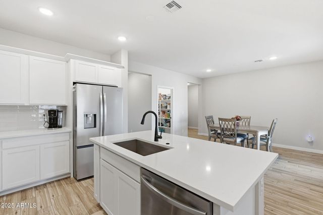 18156 W LARKSPUR Drive, Goodyear, AZ 85338