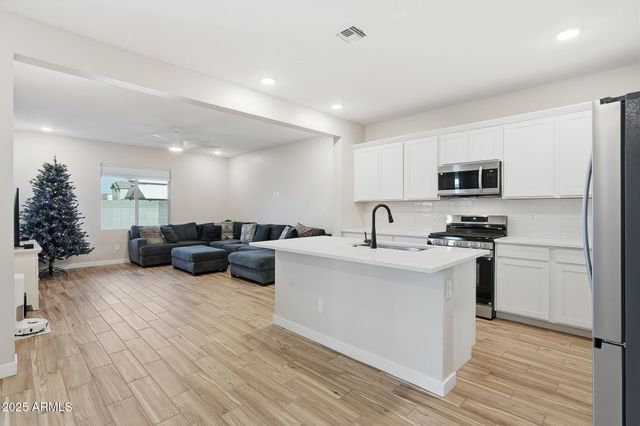 18156 W LARKSPUR Drive, Goodyear, AZ 85338