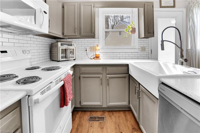 966 Chatfield Drive, Jamestown, NC 27282