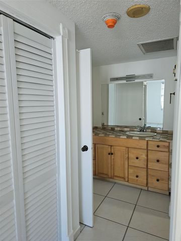 500 BAYVIEW Drive 817, Sunny Isles Beach, FL 33160