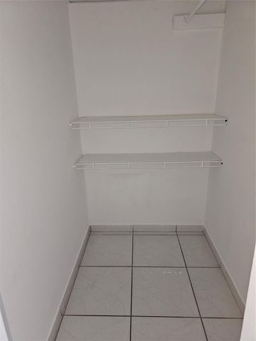 500 BAYVIEW Drive 817, Sunny Isles Beach, FL 33160