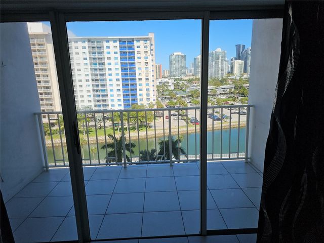500 BAYVIEW Drive 817, Sunny Isles Beach, FL 33160