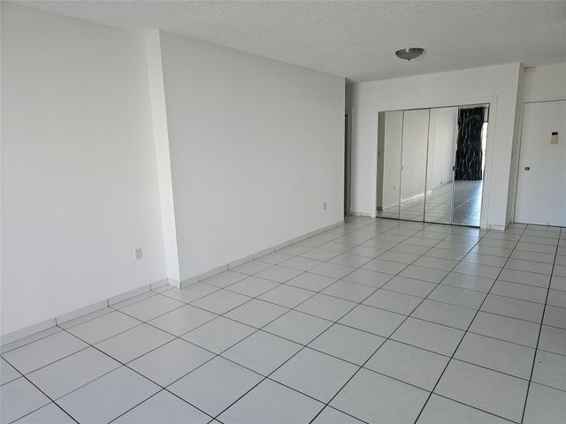 500 BAYVIEW Drive 817, Sunny Isles Beach, FL 33160
