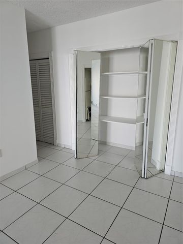 500 BAYVIEW Drive 817, Sunny Isles Beach, FL 33160