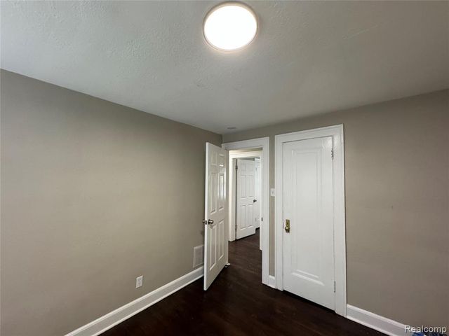 5727 Buckingham Avenue, Detroit, MI 48224
