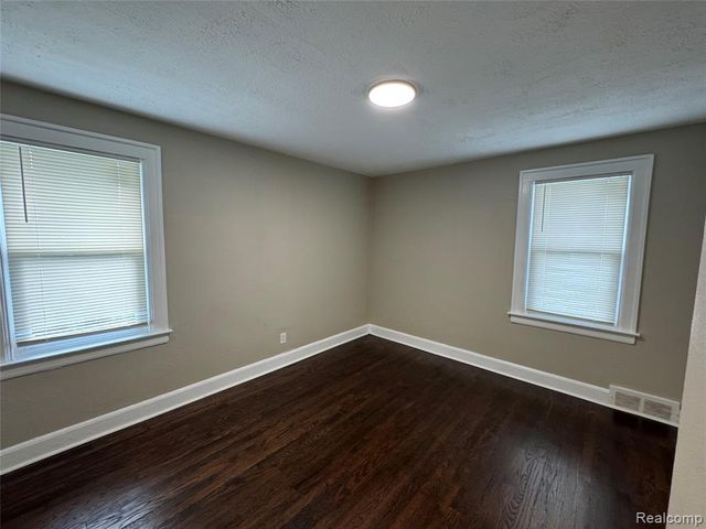 5727 Buckingham Avenue, Detroit, MI 48224