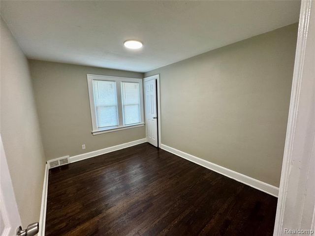 5727 Buckingham Avenue, Detroit, MI 48224