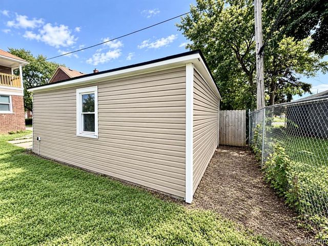 5727 Buckingham Avenue, Detroit, MI 48224