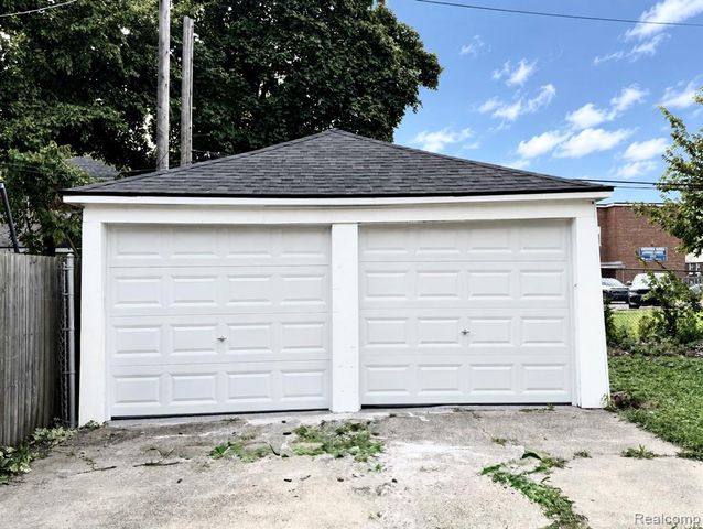 5727 Buckingham Avenue, Detroit, MI 48224