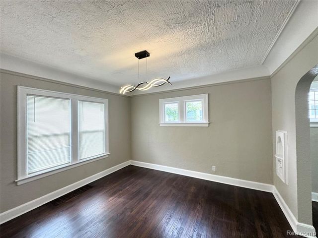 5727 Buckingham Avenue, Detroit, MI 48224