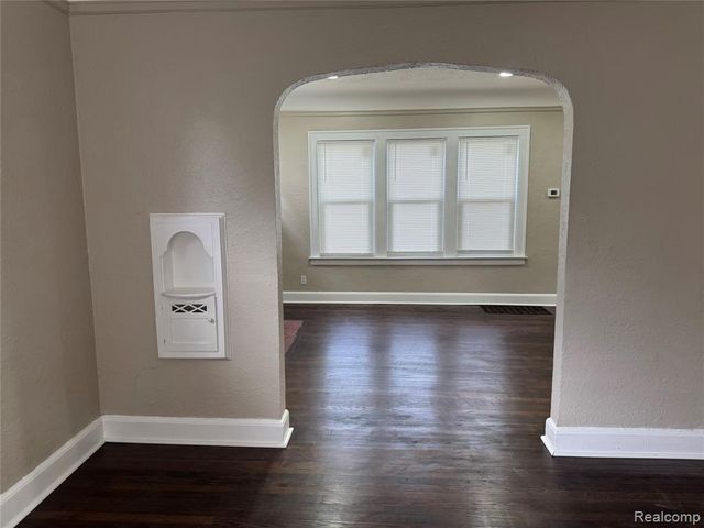 5727 Buckingham Avenue, Detroit, MI 48224